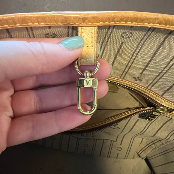 Louis Vuitton Neverfull MM - Picture 12 of 13